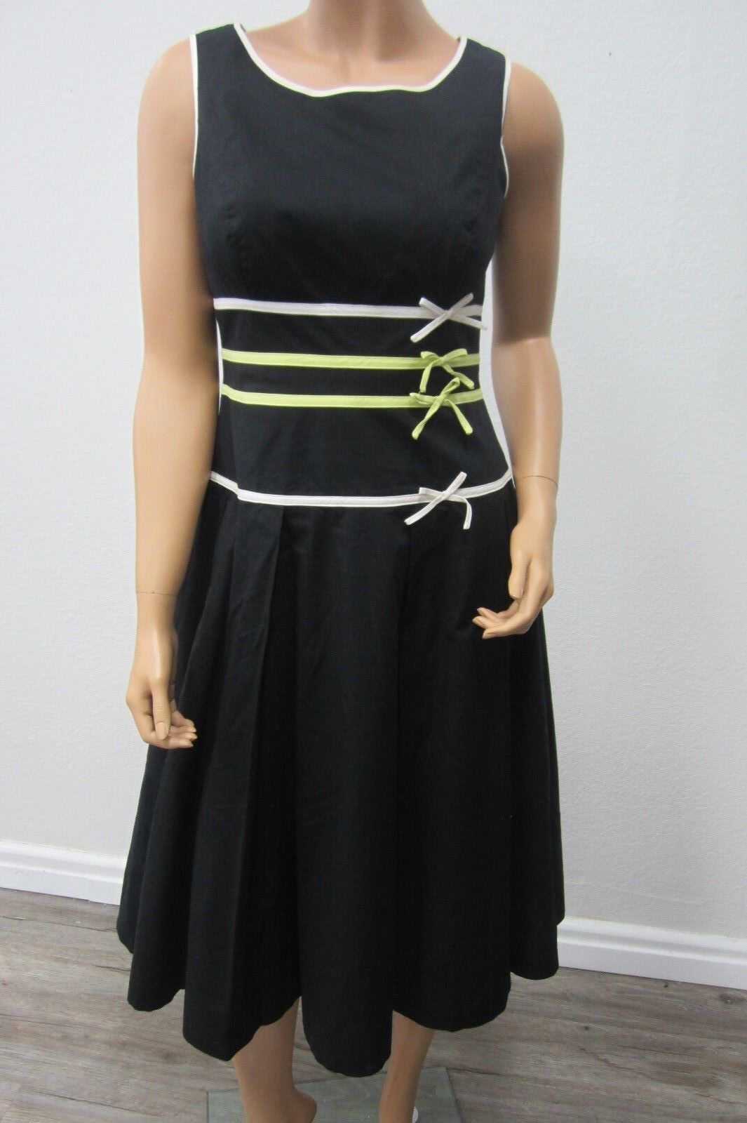 VERY NICE Liz Claiborne Career or Any Occasion Women's Lined Black Dress Size 8