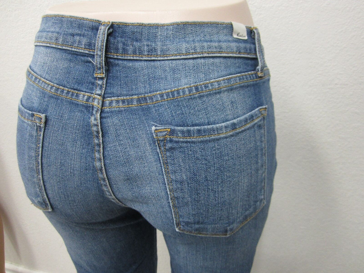 VERY NICE KanCan  Blue Stretch Denim Distressed Straight  Jeans size 28 x 26.5