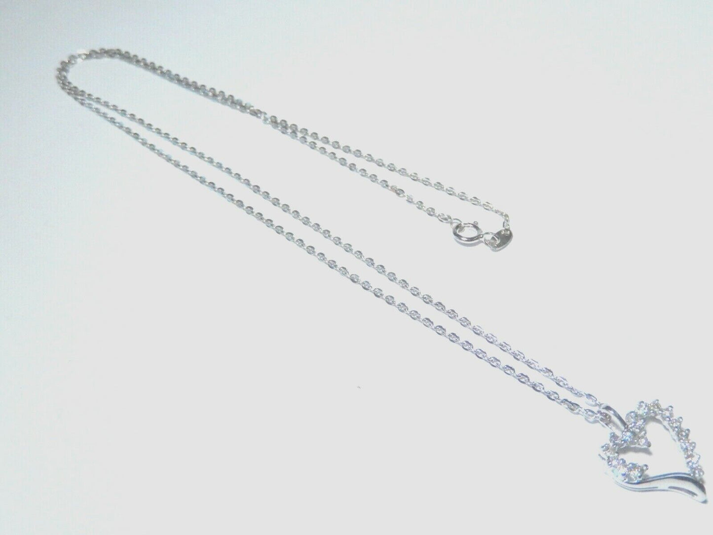 10k White Gold Natural Round  .33CT 17 VS Diamond Heart Pendant  w/18" Chain
