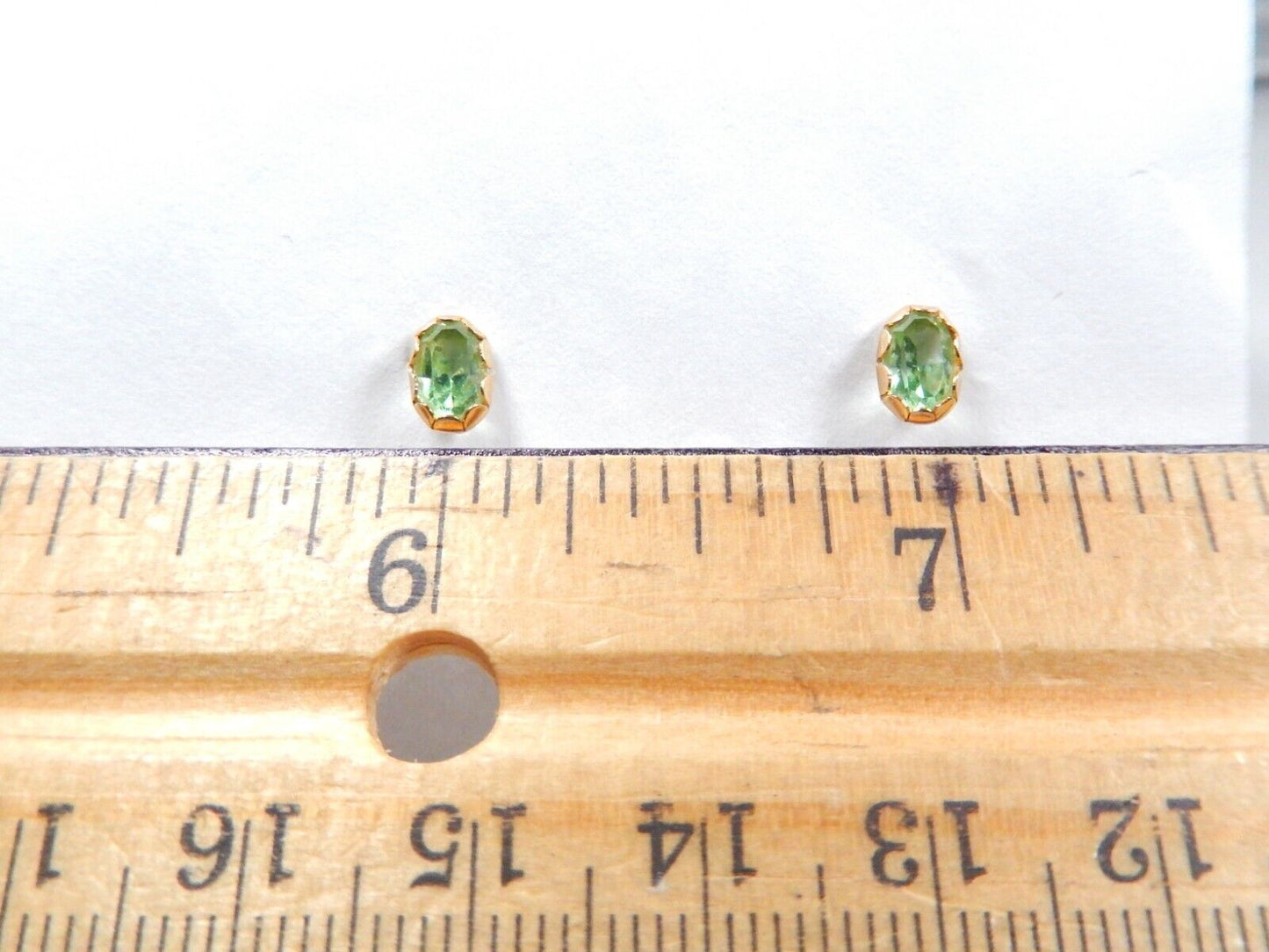 *VINTAGE*  14k Yellow Gold 1.00CT Oval Cut Peridot Stud Earrings
