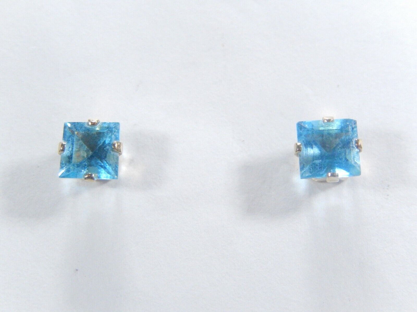 14K Yellow Gold 1.50 ct Princess Cut 5mm London Blue Topaz Stud Earrings