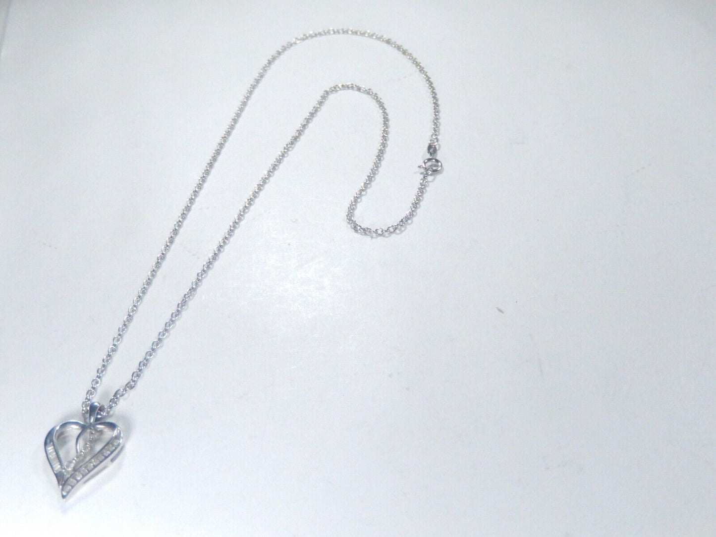 *VINTAGE* 10K White Gold Heart Pendant Baguettes and Round Diamonds 18" Chain