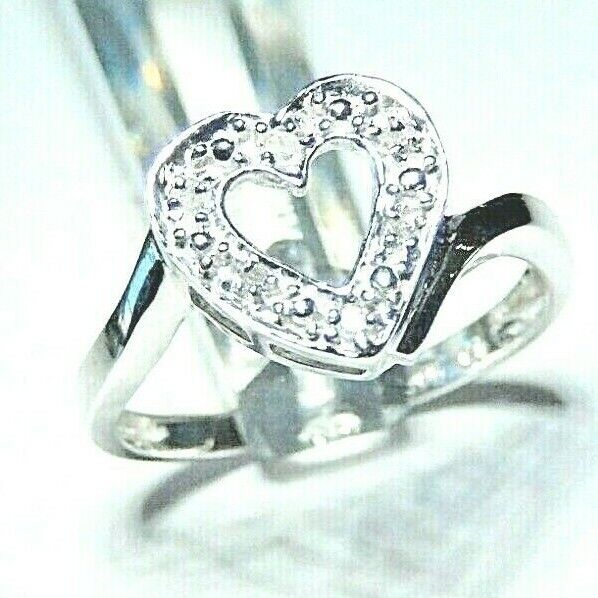 *NWT* 10K White Gold Diamond Heart Ring Size 7.5