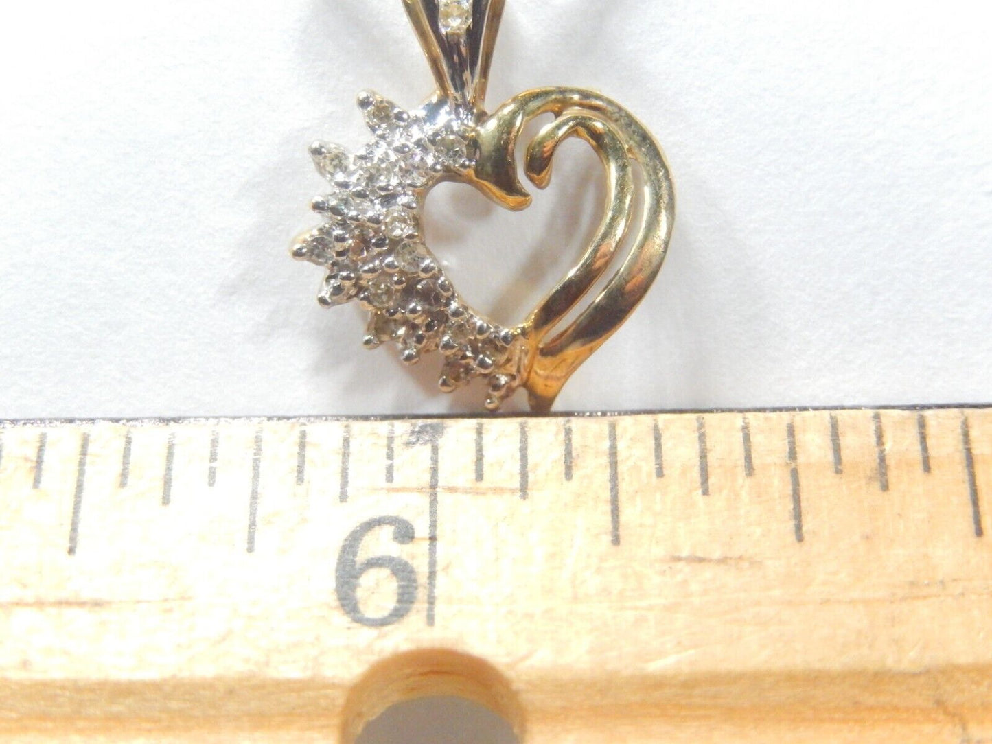 *VINTAGE*  10K Yellow Gold 17 Diamond 1/5CT  Heart Pendant w/18"chain