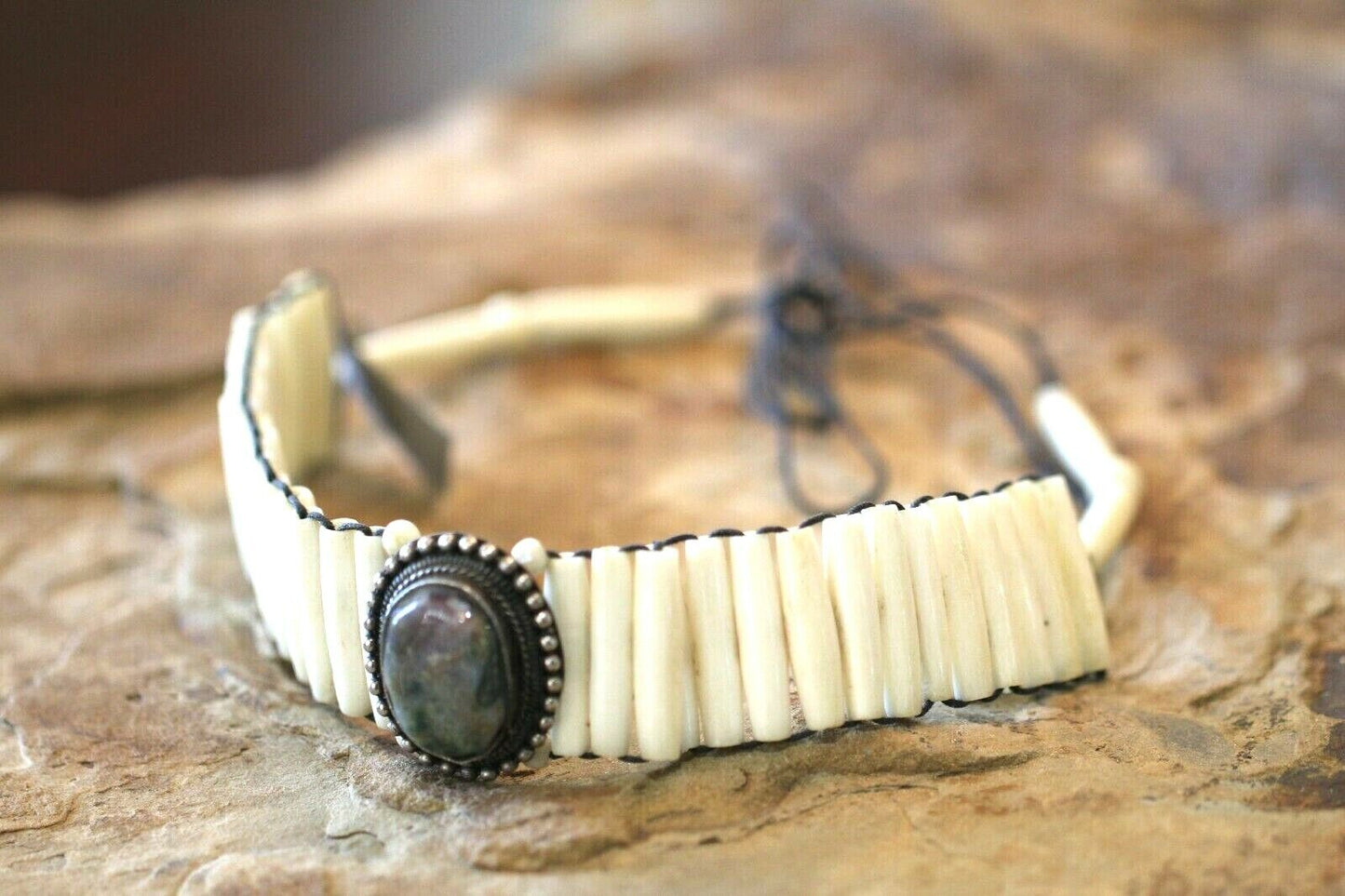 *VINTAGE*  Native American Sterling Silver Agate & Bovine Bone Chocker Necklace