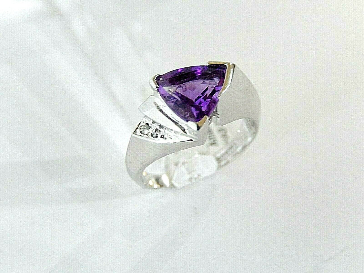 *MODERN* 10K WHITE GOLD 1.5CT NATURAL AMETHYST & DIAMOND LADIES RING SIZE 7.25