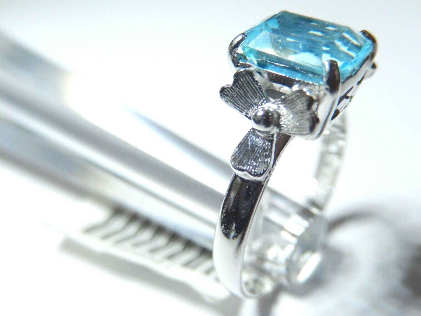 *NWT* 10k White Gold 2.5 Carat Natural Swiss Blue Topaz Solitaire Ring Size 6.75