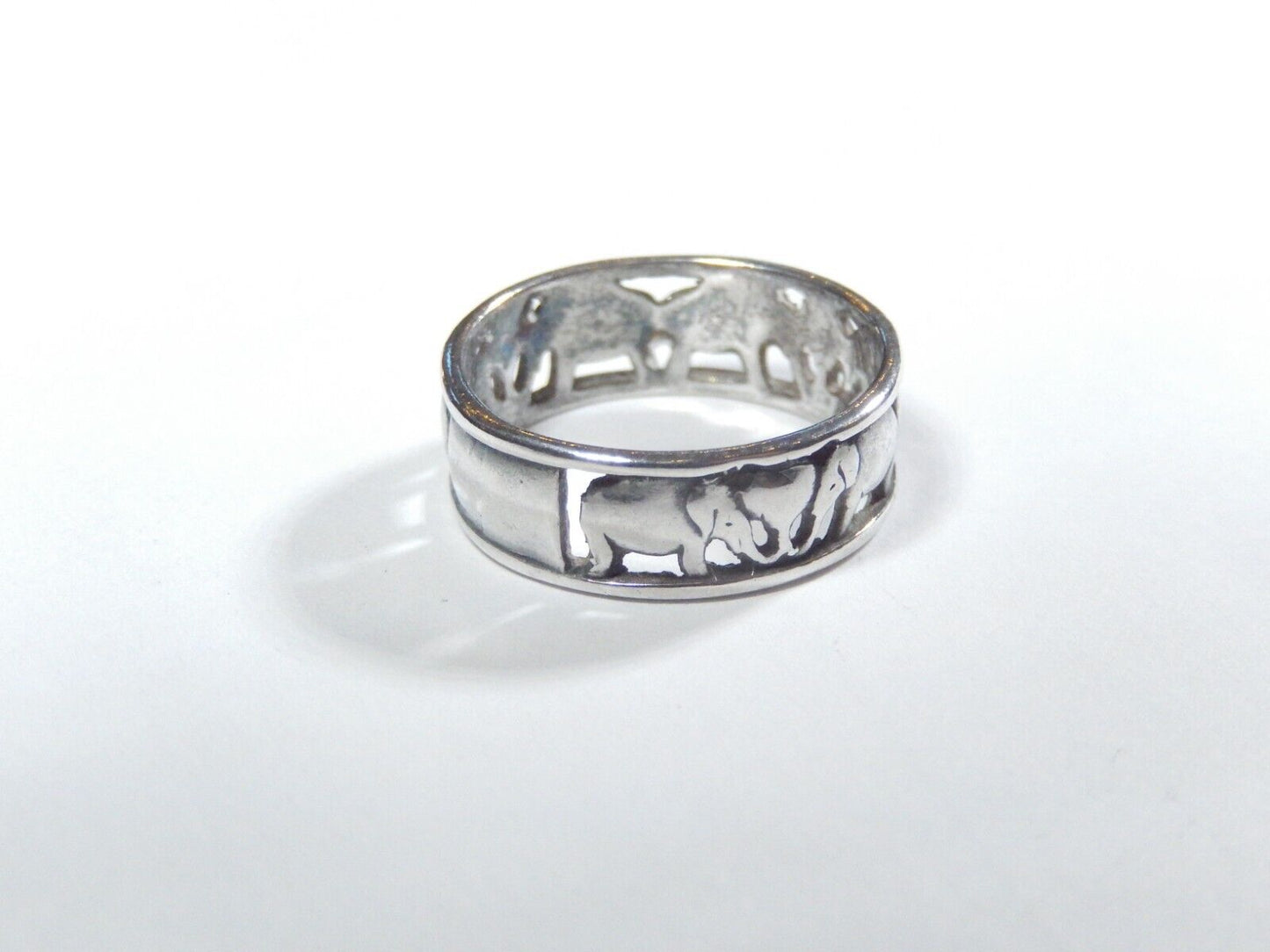 *VINTAGE*   Sterling Silver Lucky Elephants 7.5 mm Wide Band Ring Size 7.5