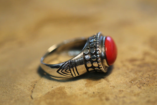 *VINTAGE* Handmade Southwest Sterling Silver Oval CORAL Ring size 8.75
