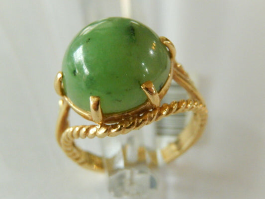 *VINTAGE* 14k Solid Yellow Gold 15mm Dome Shaped Green Jade Solitaire Ring Sz 8