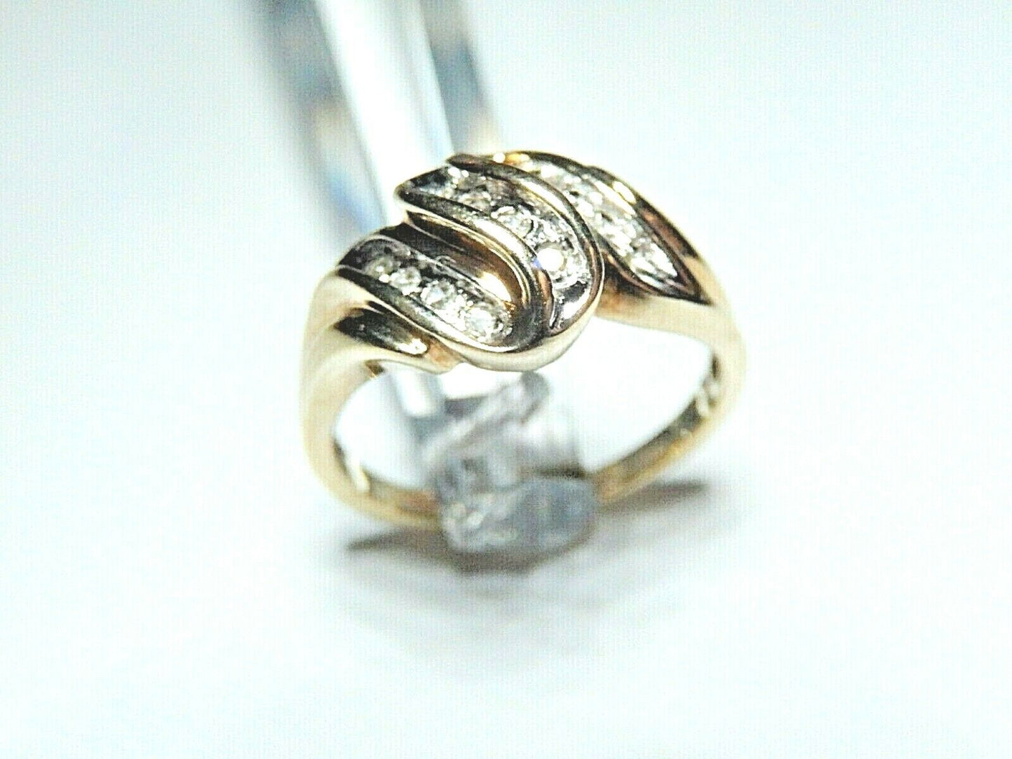 *VINTAGE* 14K Yellow Gold 1/4 CT  Diamond Cluster Ribbon Bypass Ring Size 7.5