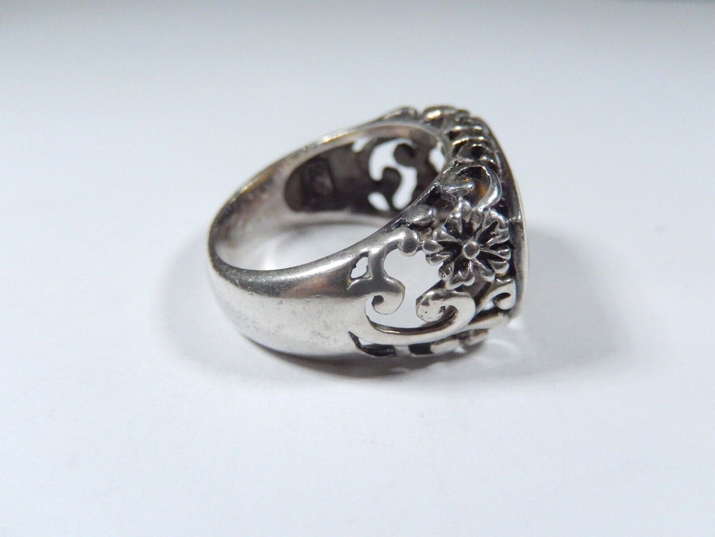 *VINTAGE*  Sterling Silver Mother of Pearl Filigree Ring   size 8.25