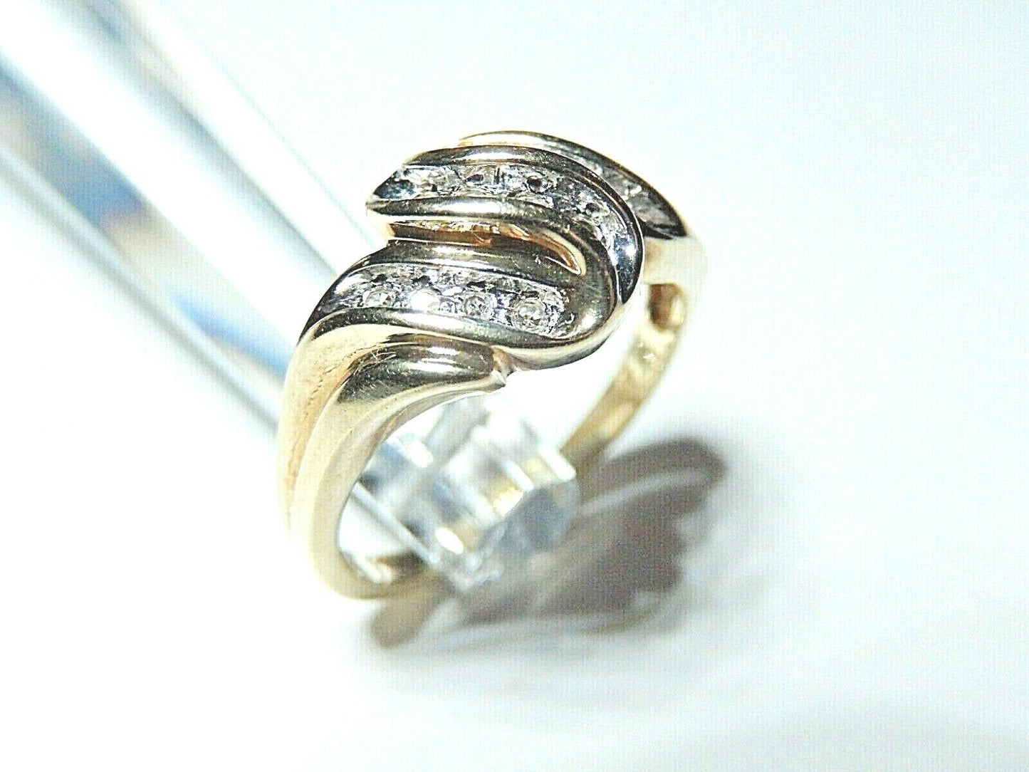*VINTAGE* 14K Yellow Gold 1/4 CT  Diamond Cluster Ribbon Bypass Ring Size 7.5