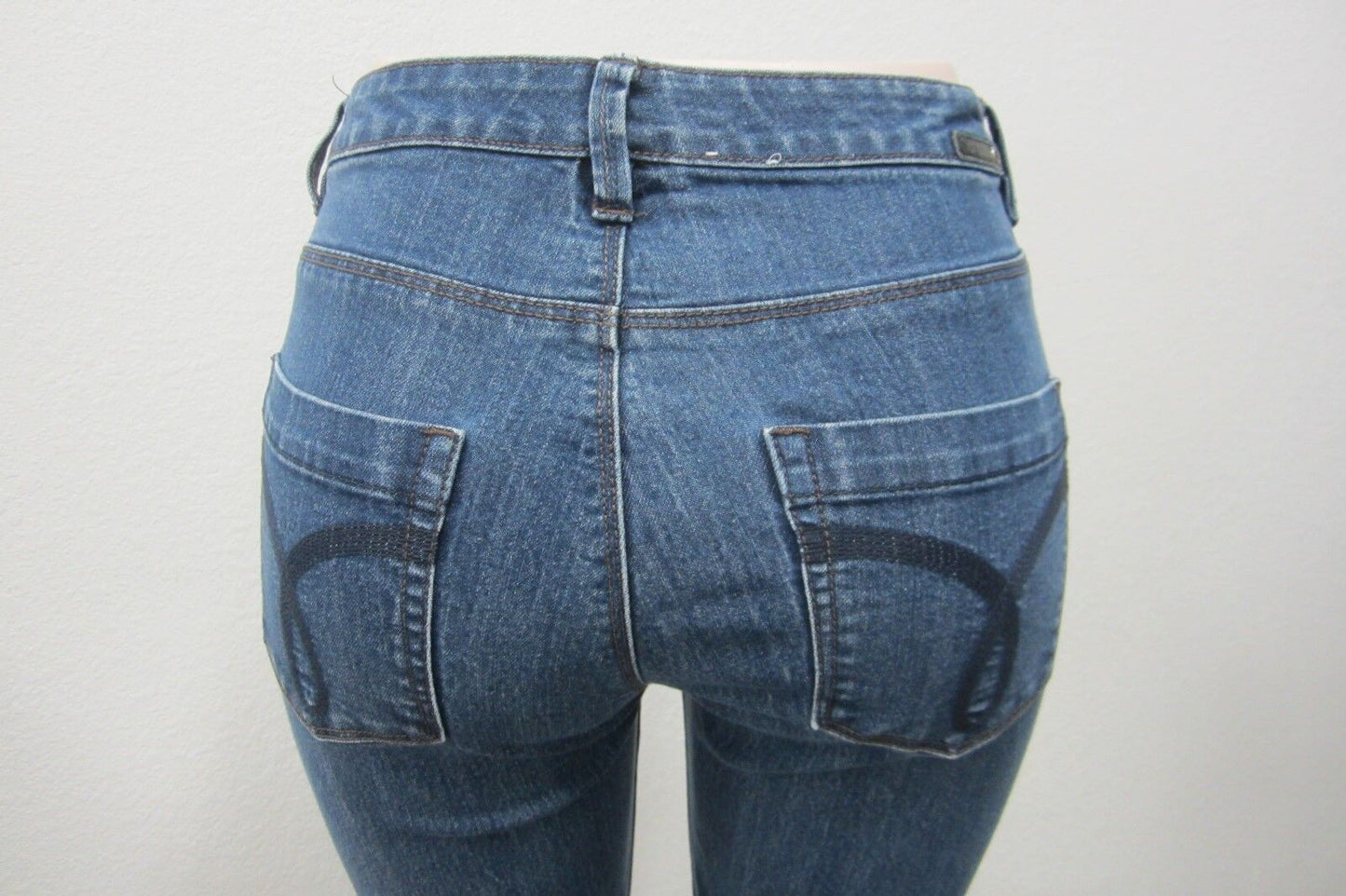 *VERY NICE*  Calvin Klein Med Dark Wash Denim Boot Cut Jeans Sz 10/30  x  30.5"L
