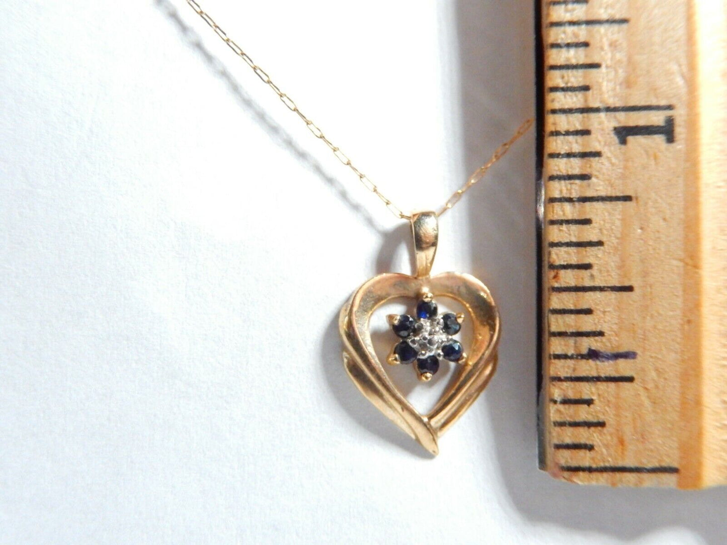 *VINTAGE*  10k Yellow Gold Round Sapphire Heart Pendant with 15" Chain