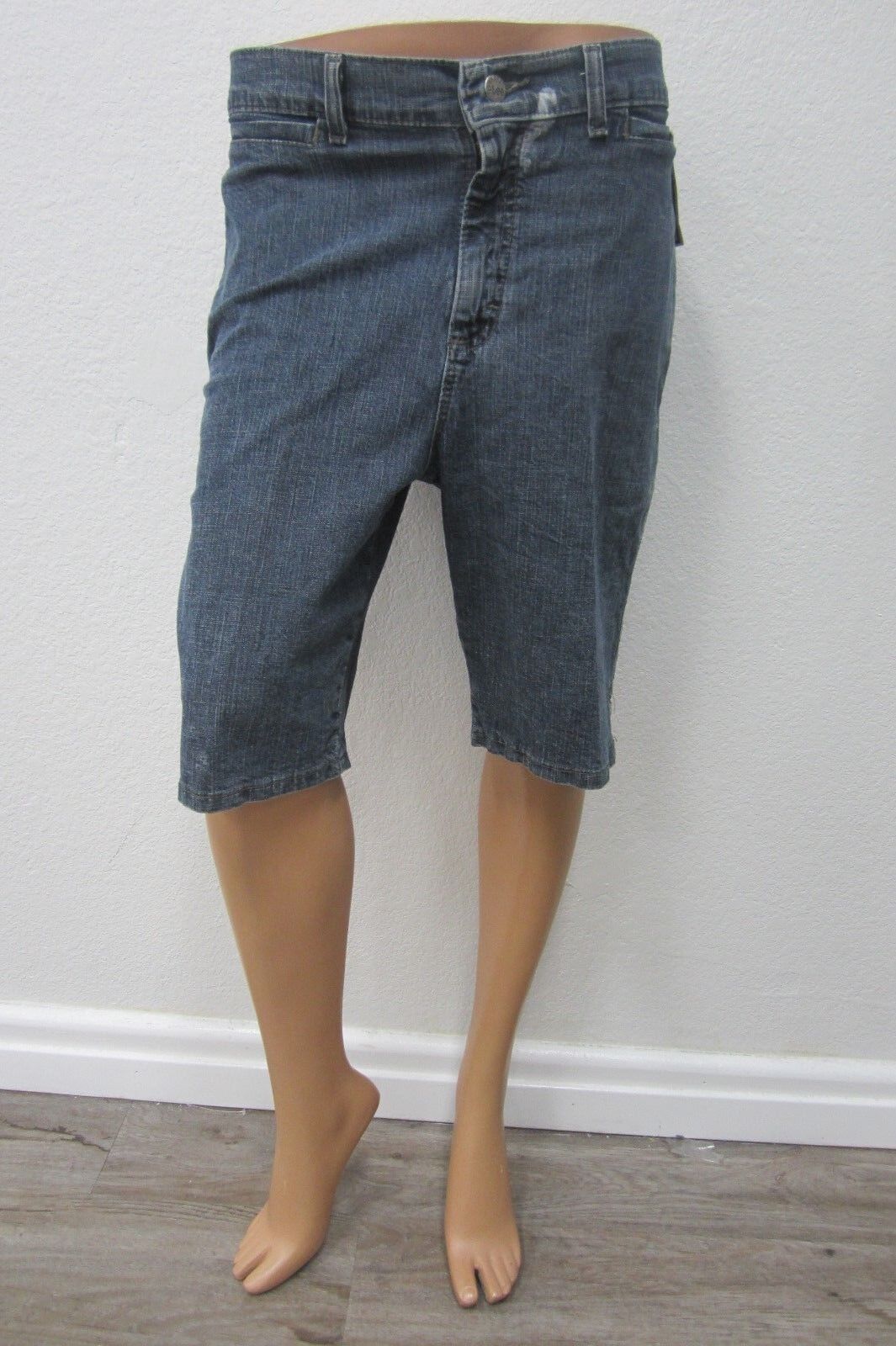 *NWT* WOMEN'S 311-5741 LEE RIVETED DENIM JEAN SHORTS  SIZE 10 x 10" Inseam