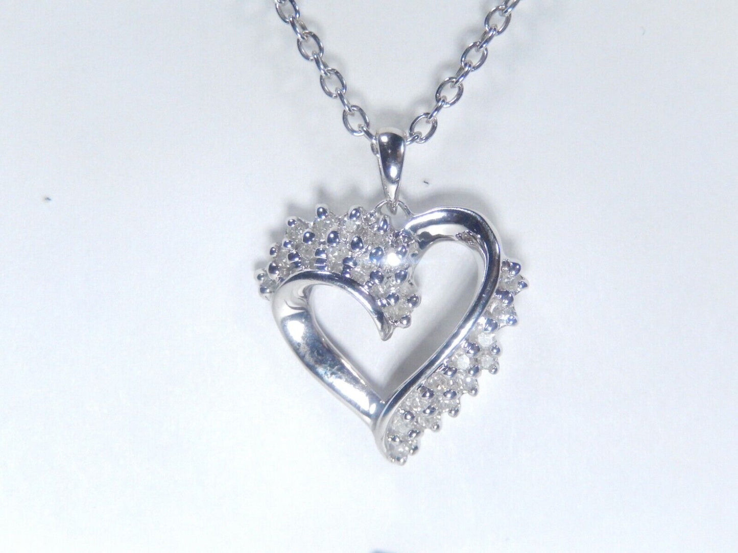10k White Gold & 1/4CT Natural Diamond Heart Pendant with 18" chain
