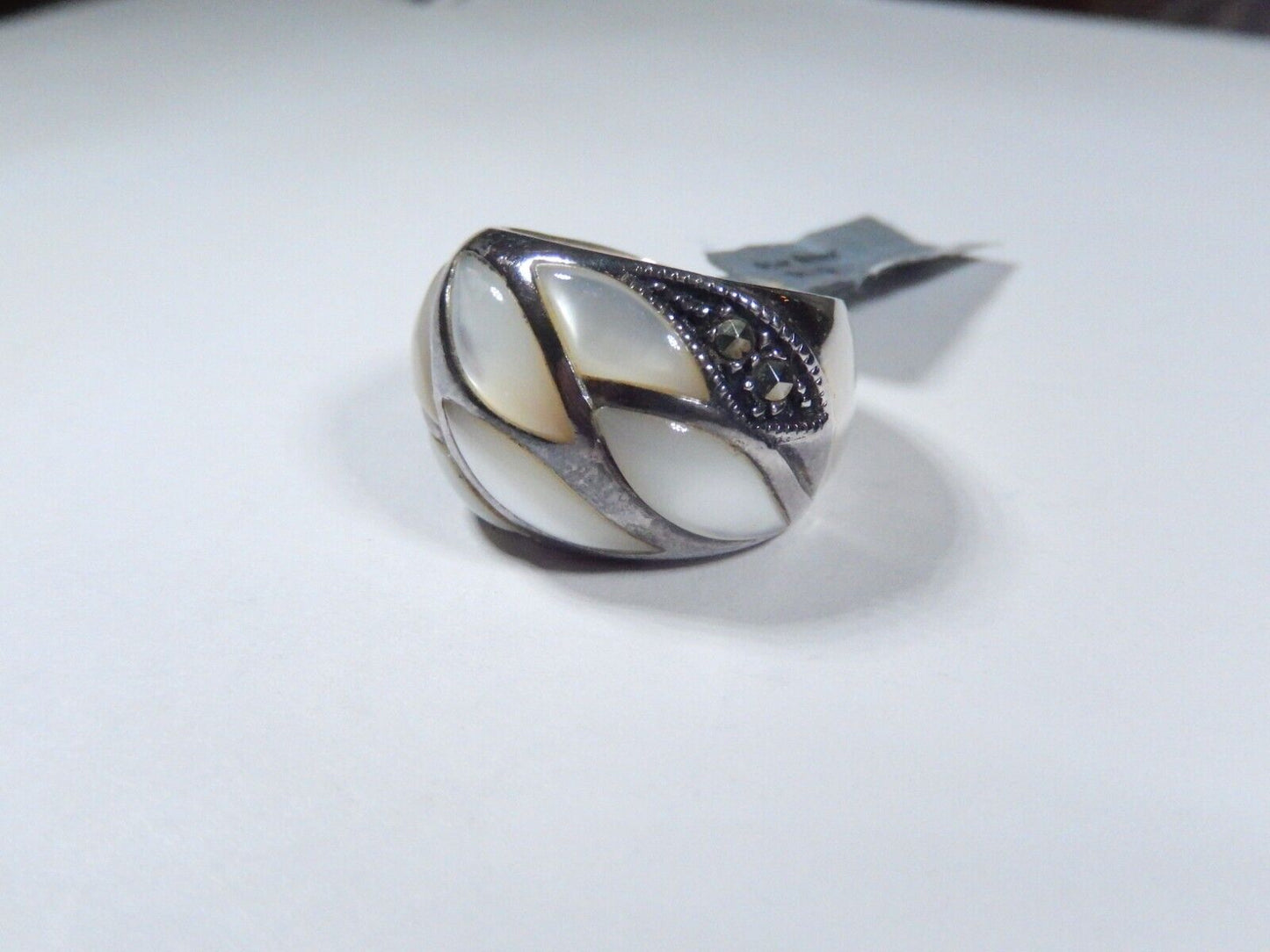 *VINTAGE*  925 Sterling Silver  Real Mother-of-Pearl Domed Ring Size 8
