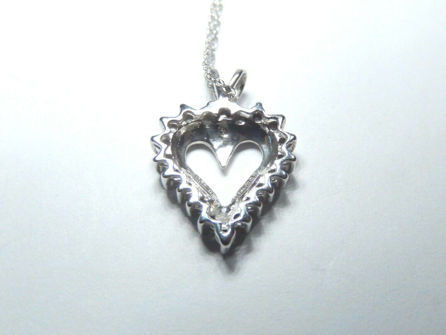 *NWT*  10k White Gold .50CT Natural Round Diamond  Heart Pendant w/18" 10K Chain