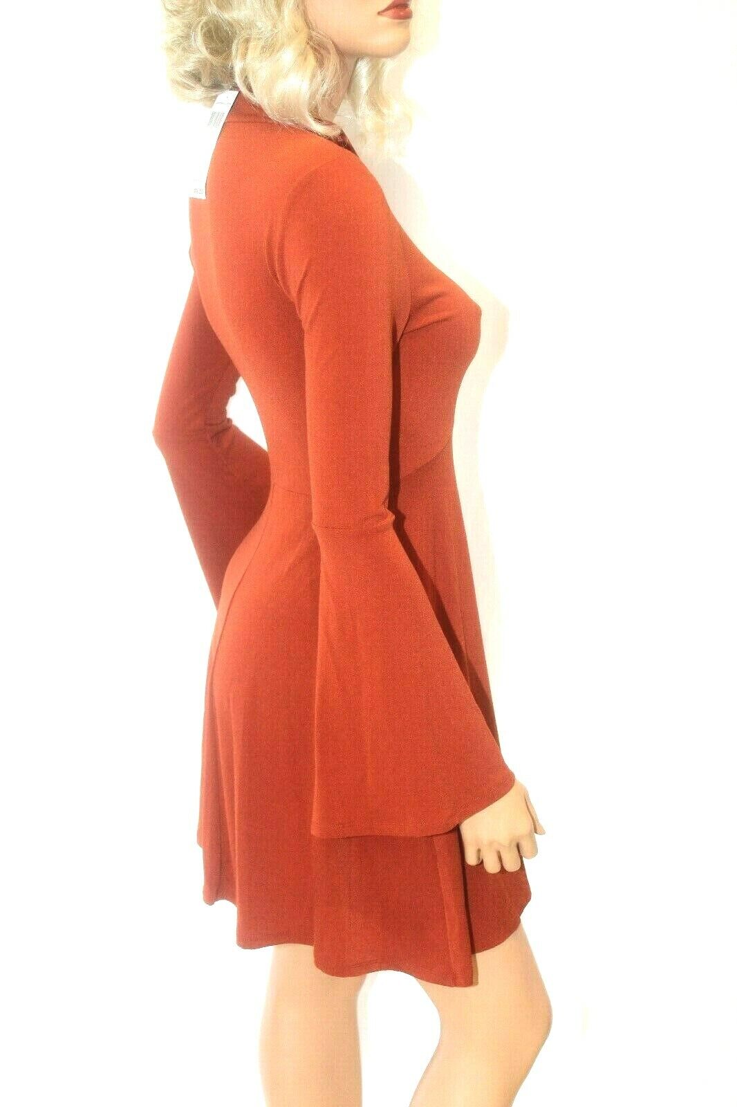 *NWT* $88.  BCBGeneration Long Bell Sleeve Auburn Stretch Dress  Size XS "CUTE"
