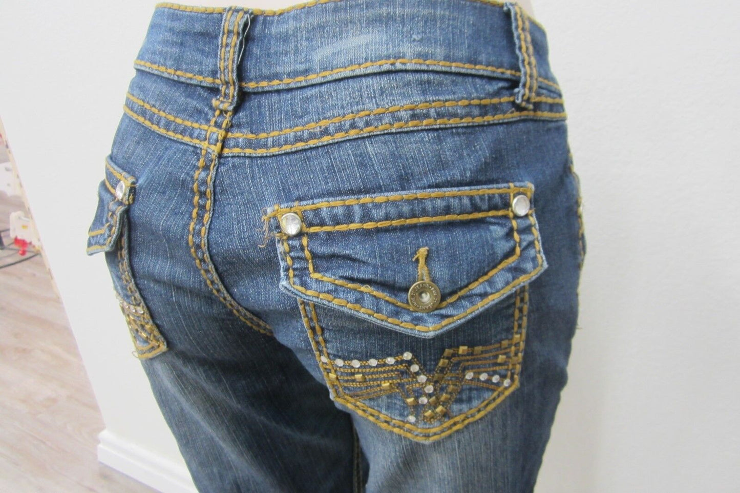 NICE Womens Rue 21 Dark Wash Distressed Denim Bermuda Shorts Size 9/10 x 13"L