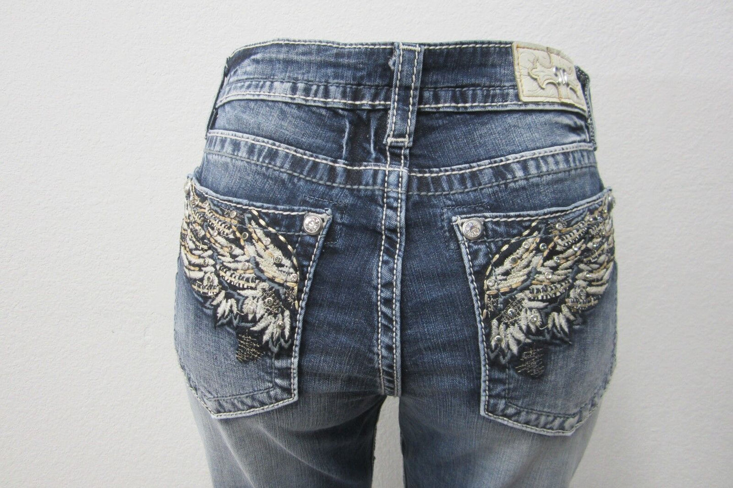 NWT Miss Me Women's Wing Pocket Boot Cut Jeans Style M3147BV Med Blu Sz 27 x 32