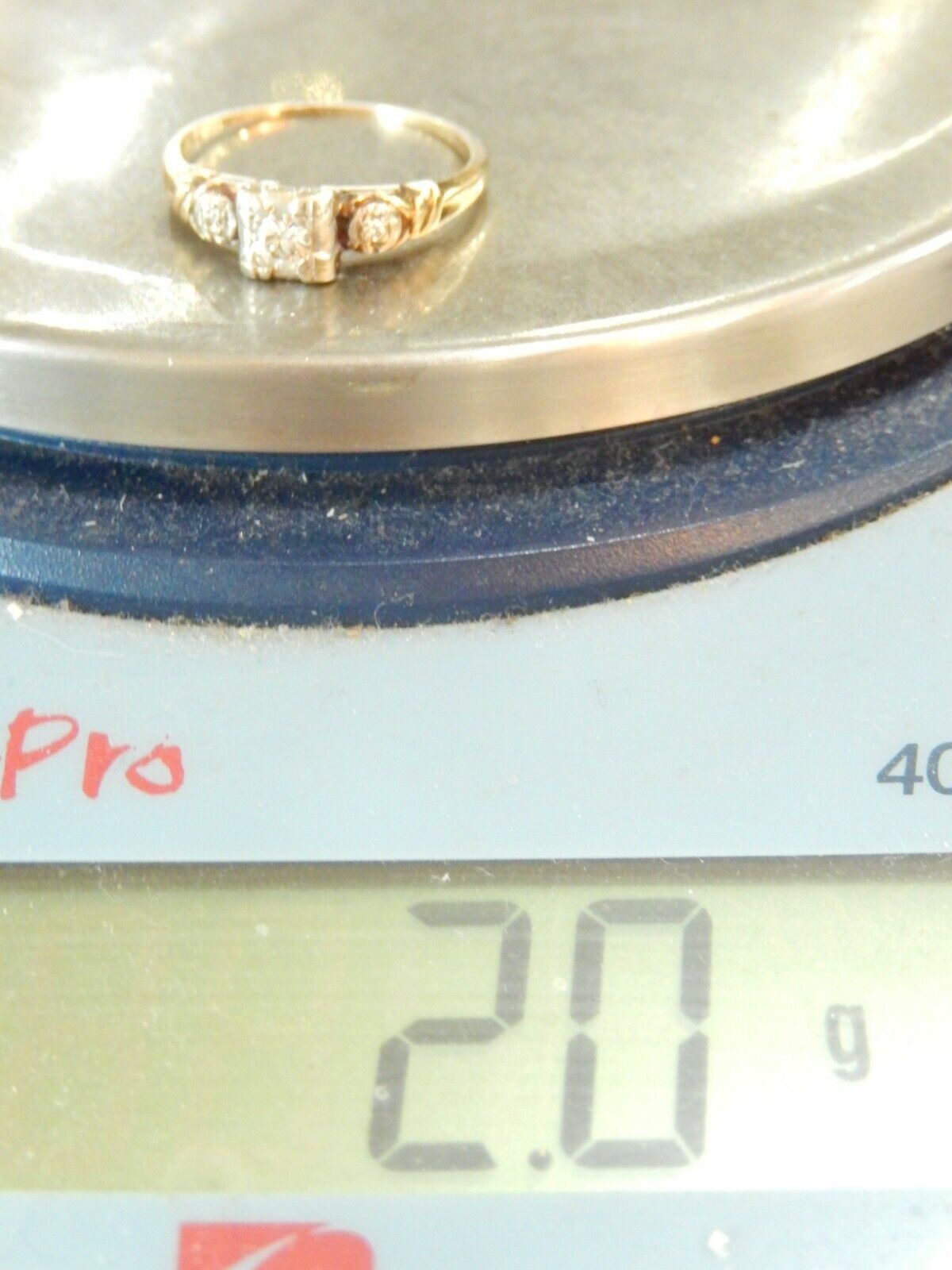*VINTAGE* 14K Yellow Gold 1/4 CT  Round Cut Diamond Three Stone Engagement Ring
