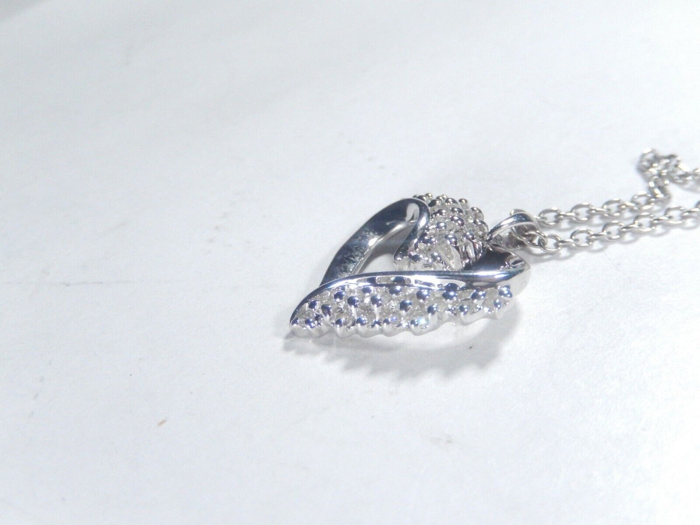 10k White Gold & 1/4CT Natural Diamond Heart Pendant with 18" chain