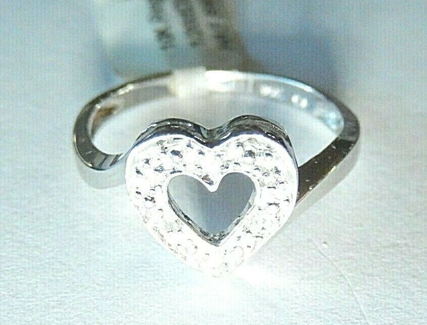 *NWT* 10K White Gold Diamond Heart Ring Size 7.5