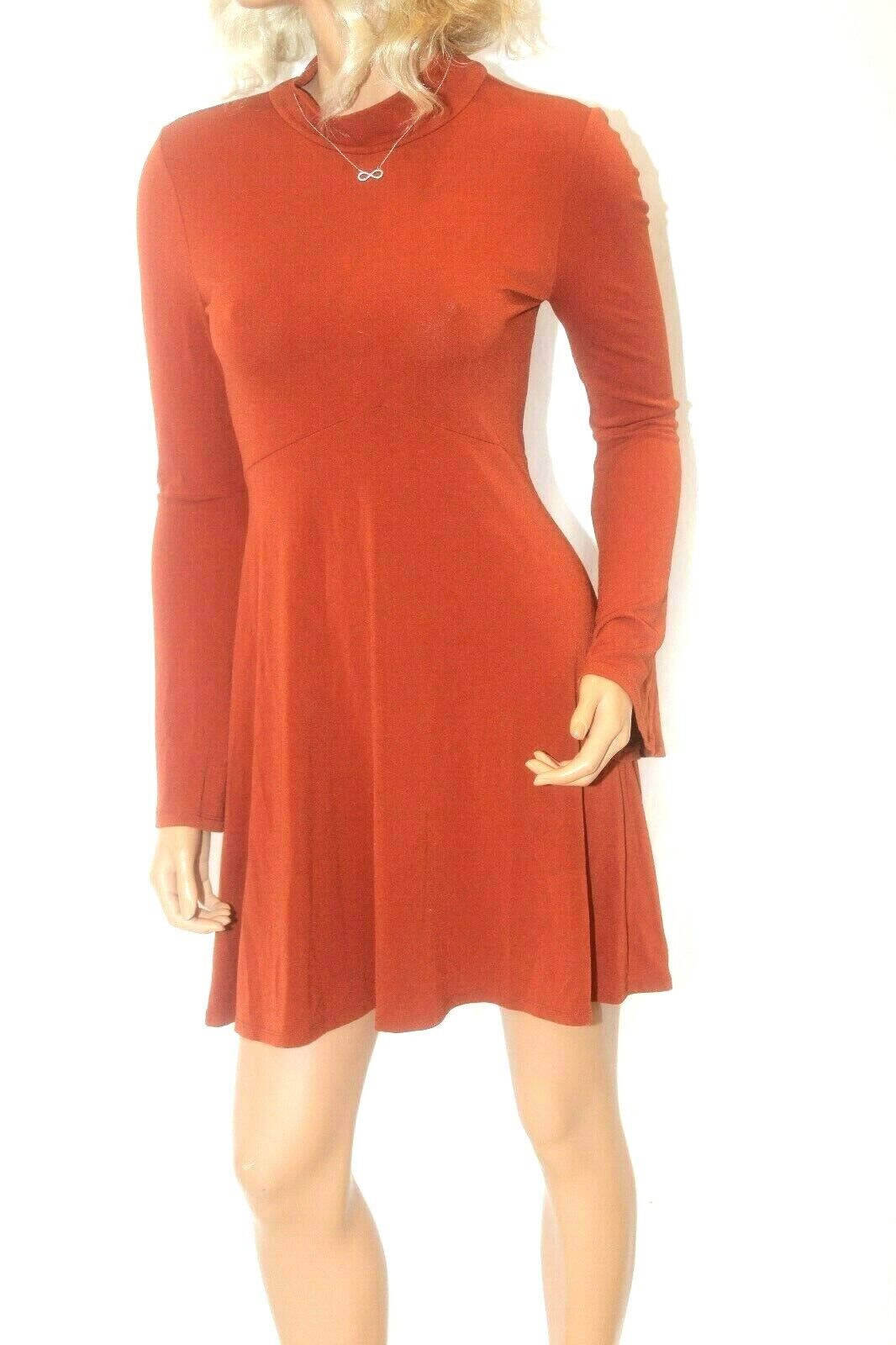 *NWT* $88.  BCBGeneration Long Bell Sleeve Auburn Stretch Dress  Size XS "CUTE"