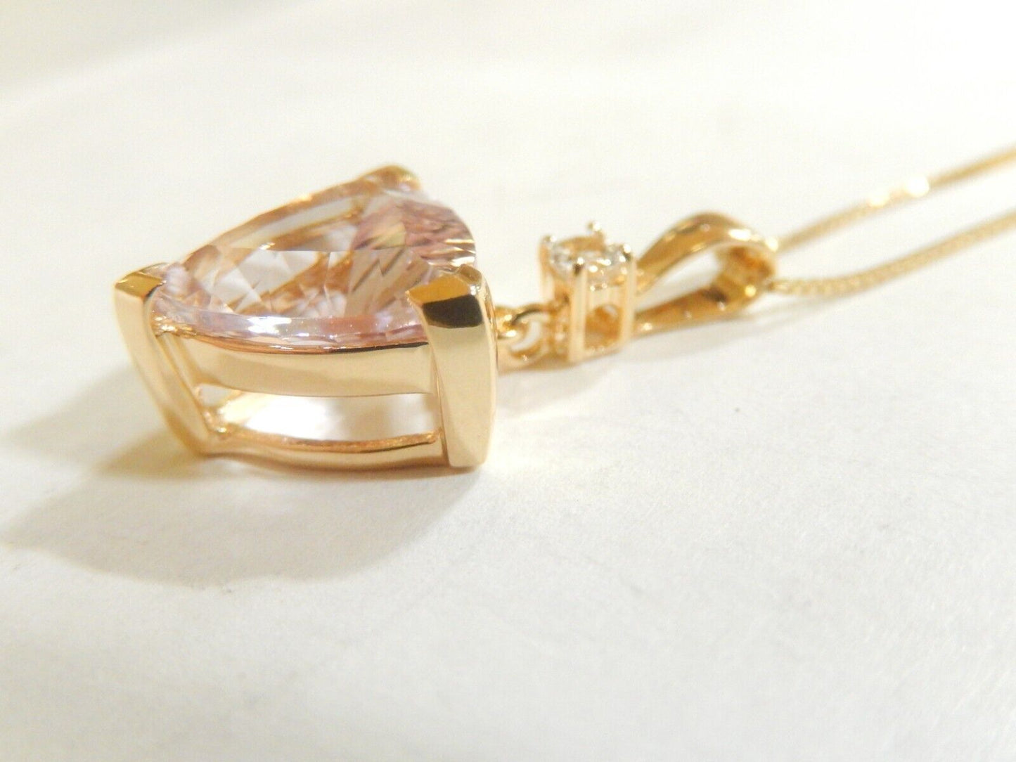 *VINTAGE* 14K Yellow Gold Triangle 4.00 CT Amethyst & Diamond Pendant w/18"chain