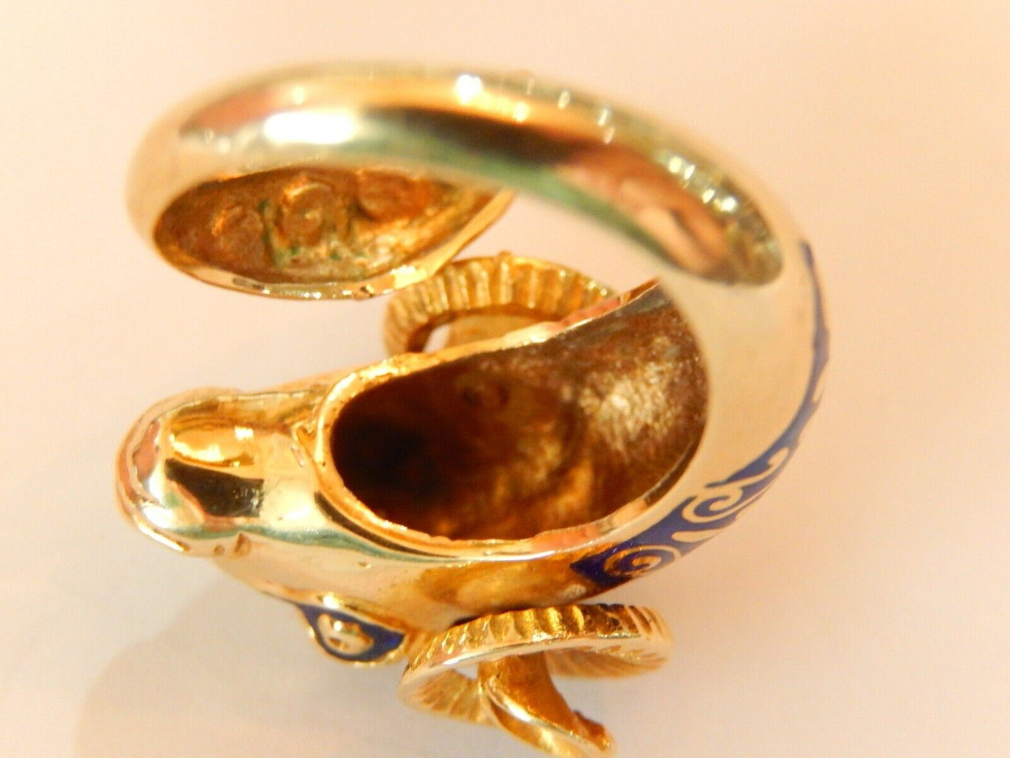 *VINTAGE*  MID-20TH CENTURY 18K YELLOW GOLD ENAMEL RAM HEAD WRAP AROUND RING