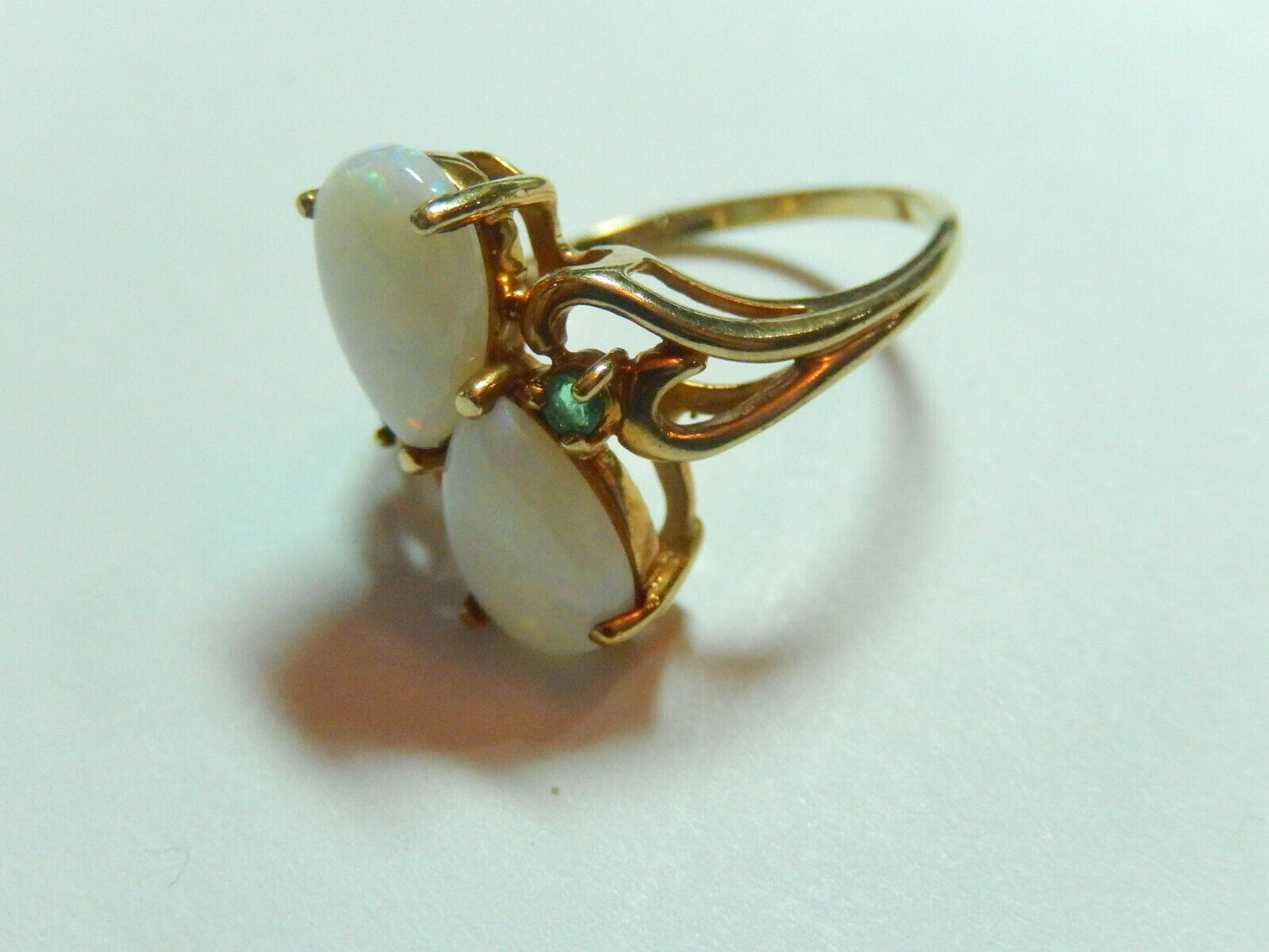 *VINTAGE* 10K Yellow Gold Pear Shape Natural Opal and Emerald Ring Size 6.5