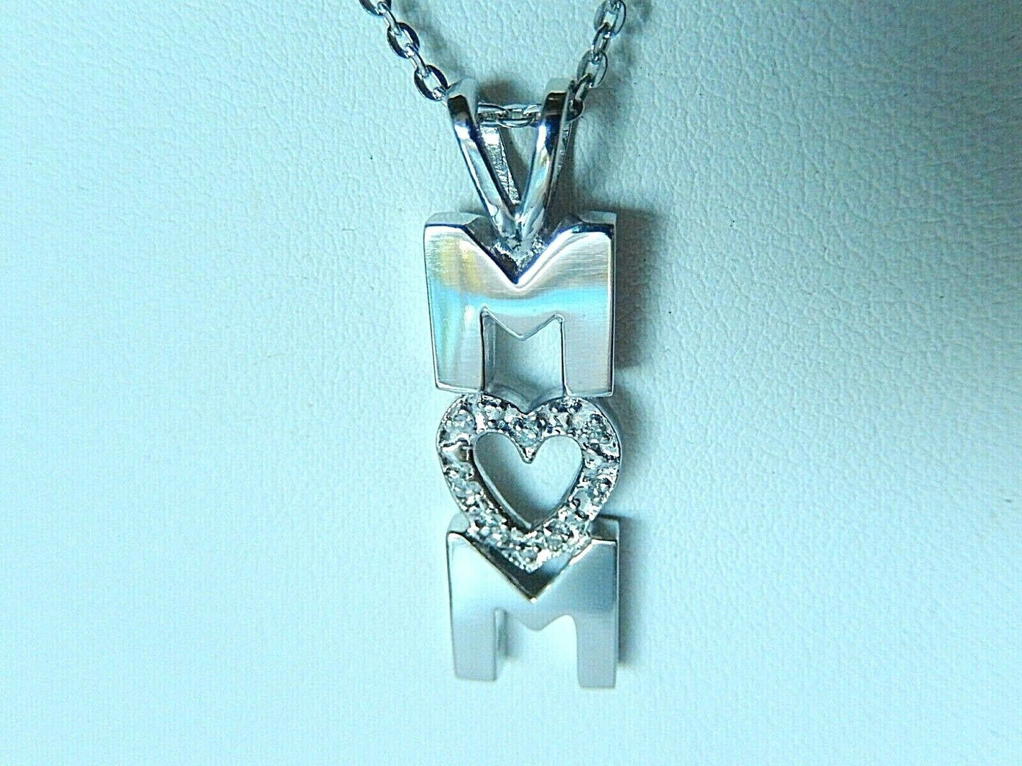 *NWT* 10Kt White Gold Mom Heart 7 Diamond Pendant w/18" Chain