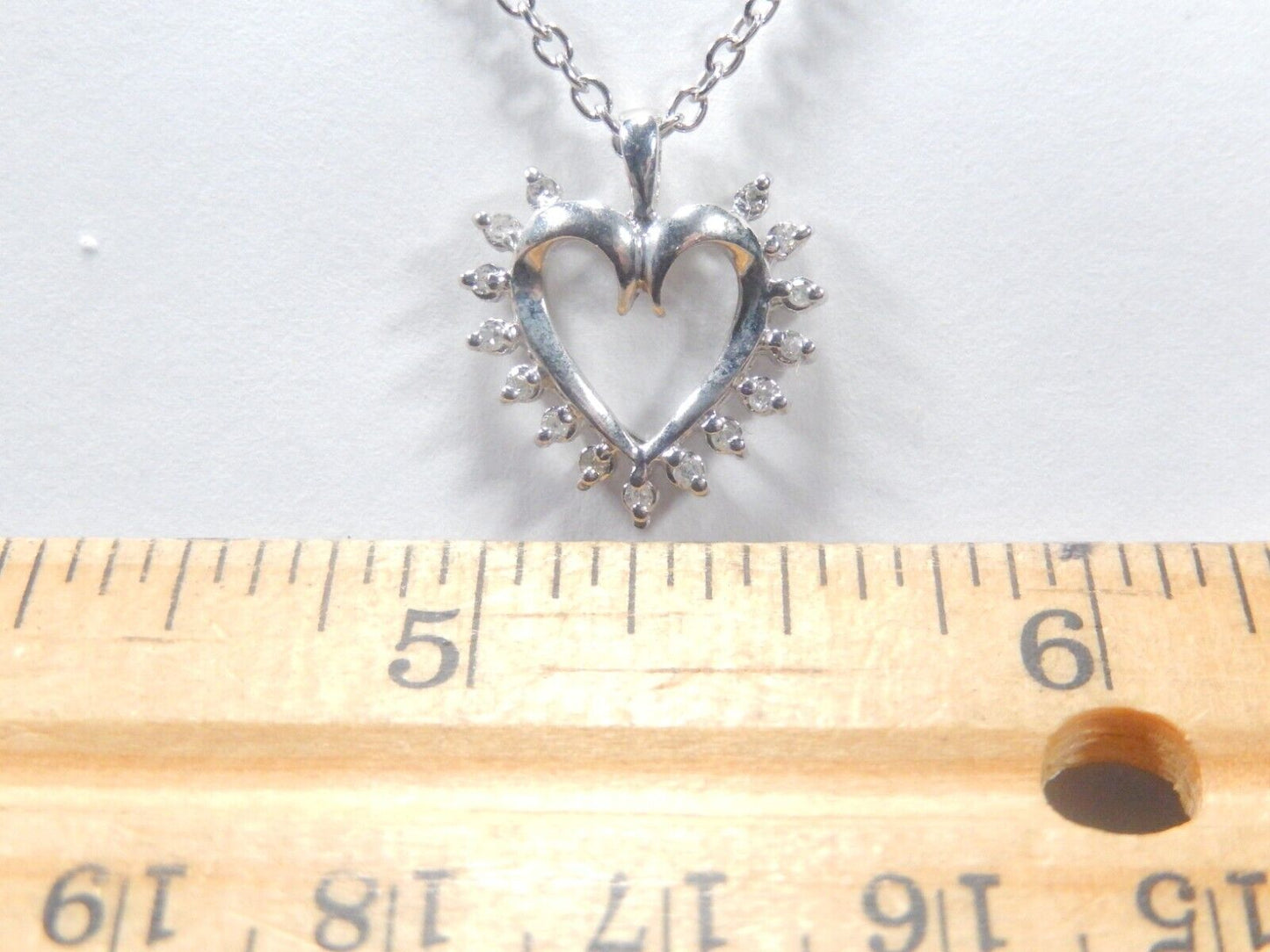 *VINTAGE*  10k White Gold 1/4CT 15 Natural Diamond Heart Pendant w/18"chain