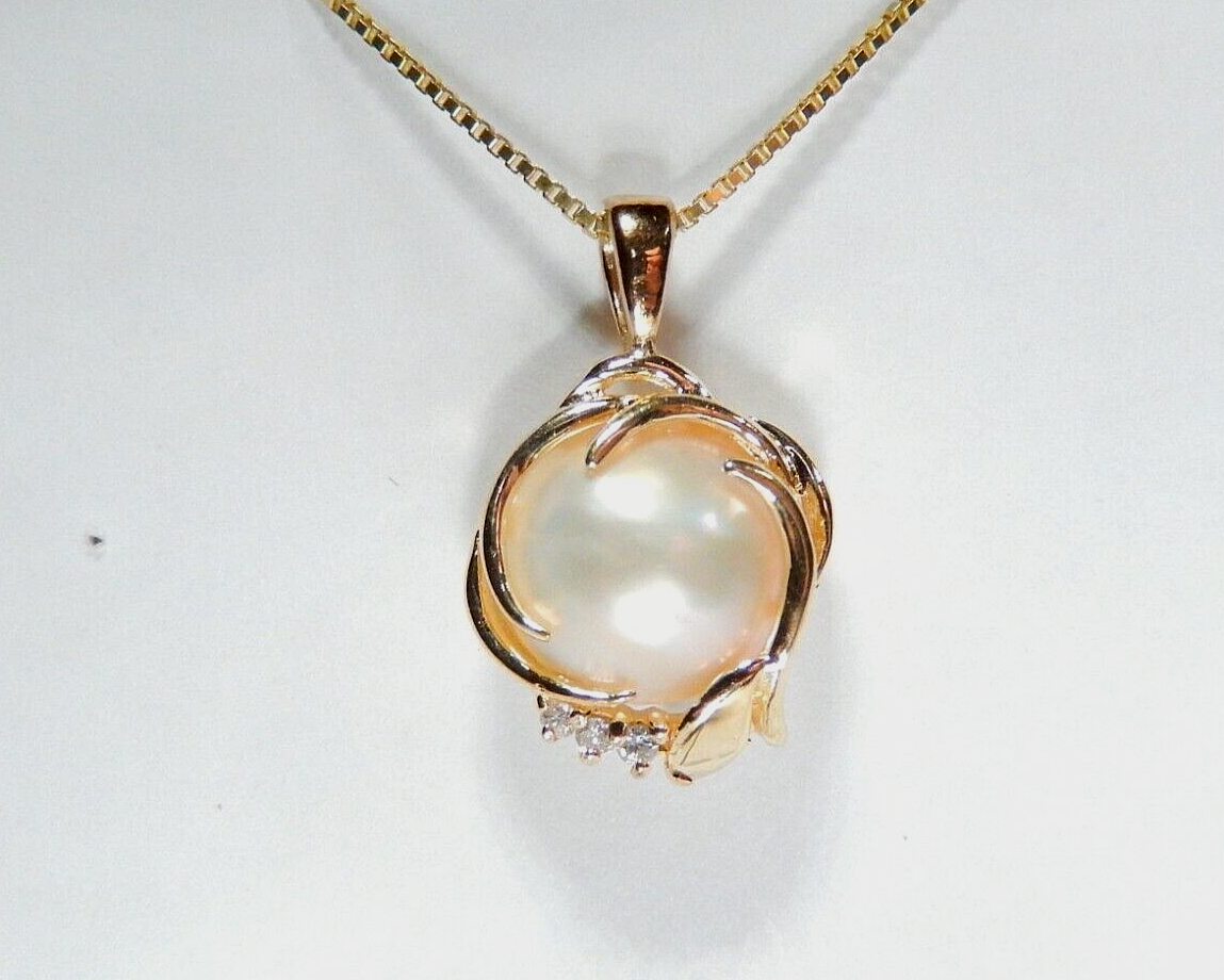 *VINTAGE*  14k Yellow Gold 12mm Mabe Pearl & 3 Diamond Pendant w/18"chain