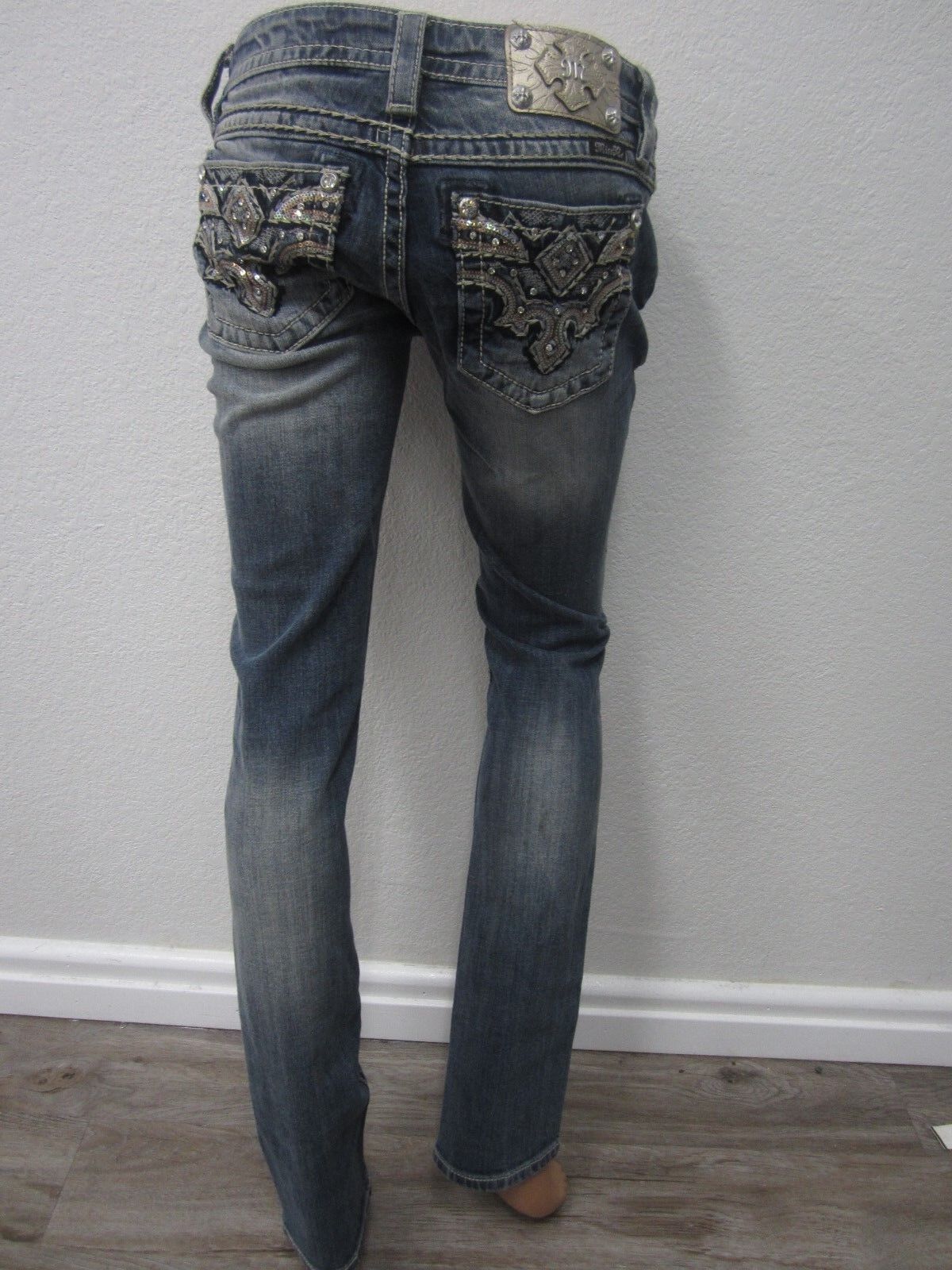 NWT Miss Me Embellised Women’s Mid Rise Straight Leg Jeans MW7111T Sz 26 x 33.5"