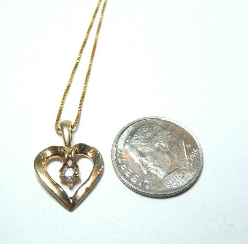*VINTAGE*  10K Yellow Gold Diamond Solitaire Heart Pendant with 18" Chain