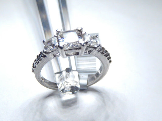 *VINTAGE*  2.00 CT Sterling Silver 3-Stone Princess CZ Wedding Ring Size 8