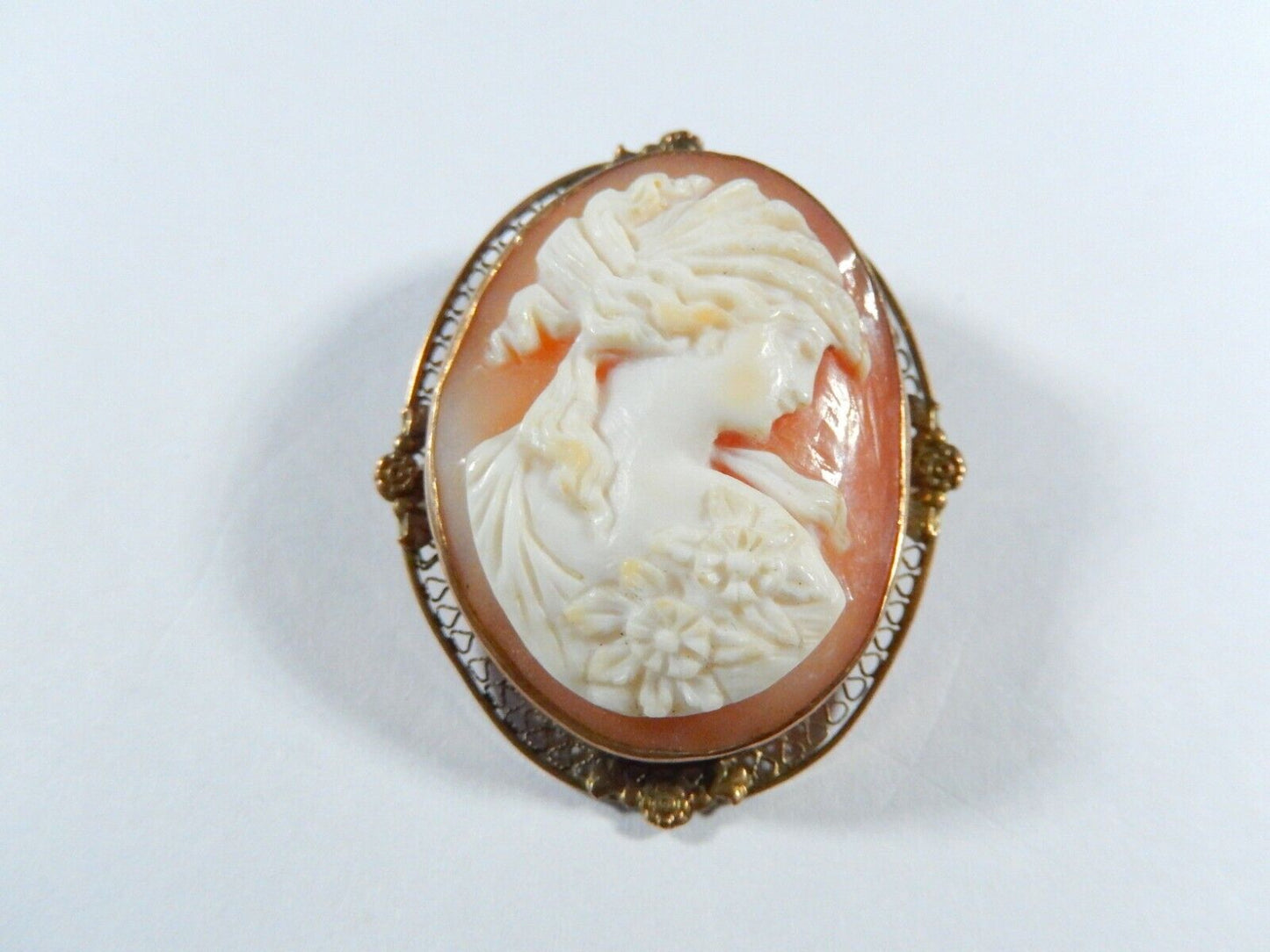 Beautiful VINTAGE 10k Gold Large Carved Shell Cameo Brooch Pin