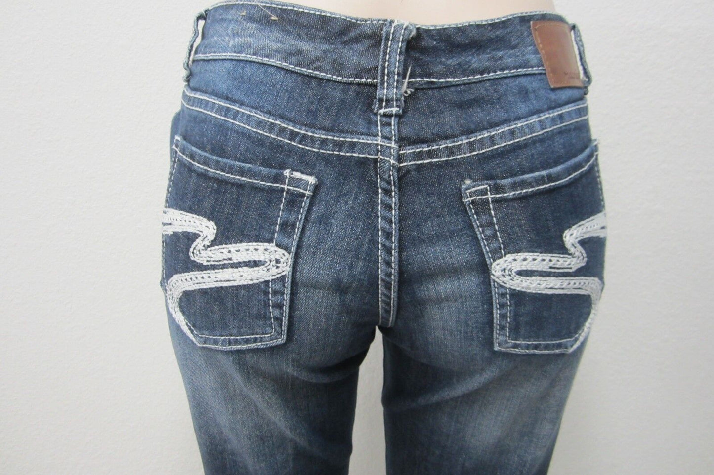 MAURICES Dark Denim Jeans w/ Fade and Embroidered Pockets Bootcut Size 5/6 L29