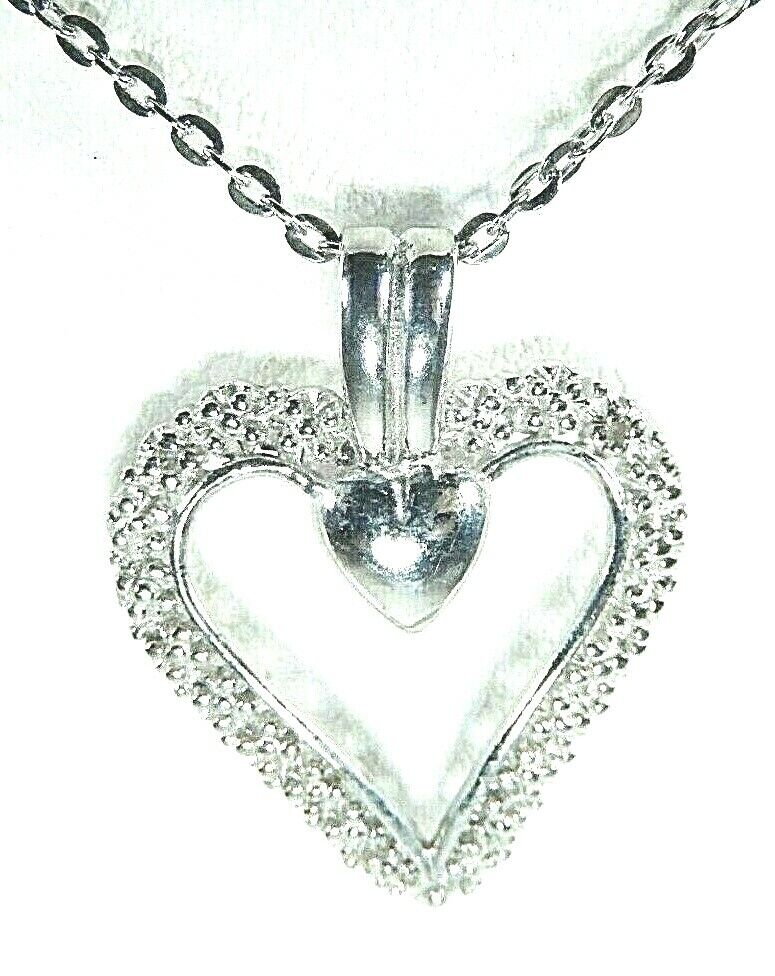 *VINTAGE* 10K White Gold Heart shaped diamond pendant w/ 18" Chain