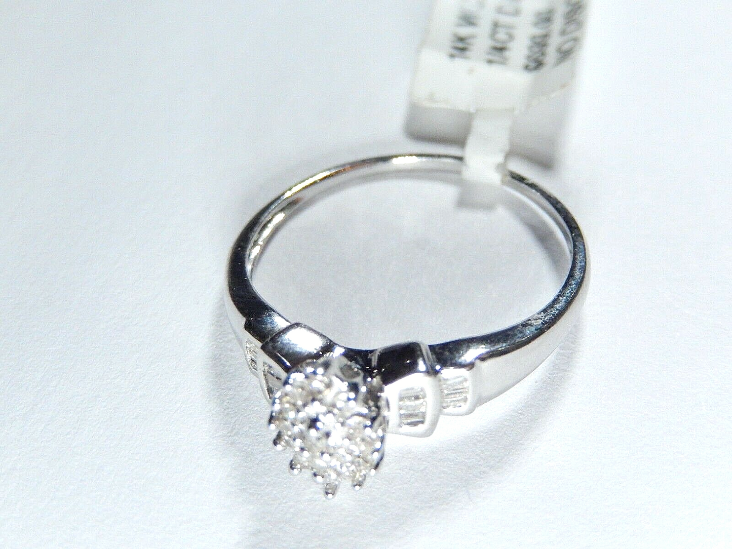 *NWT* 10K SOLID WHITE GOLD GENUINE .25CT DIAMOND  ENGAGEMENT RING Size 8.25