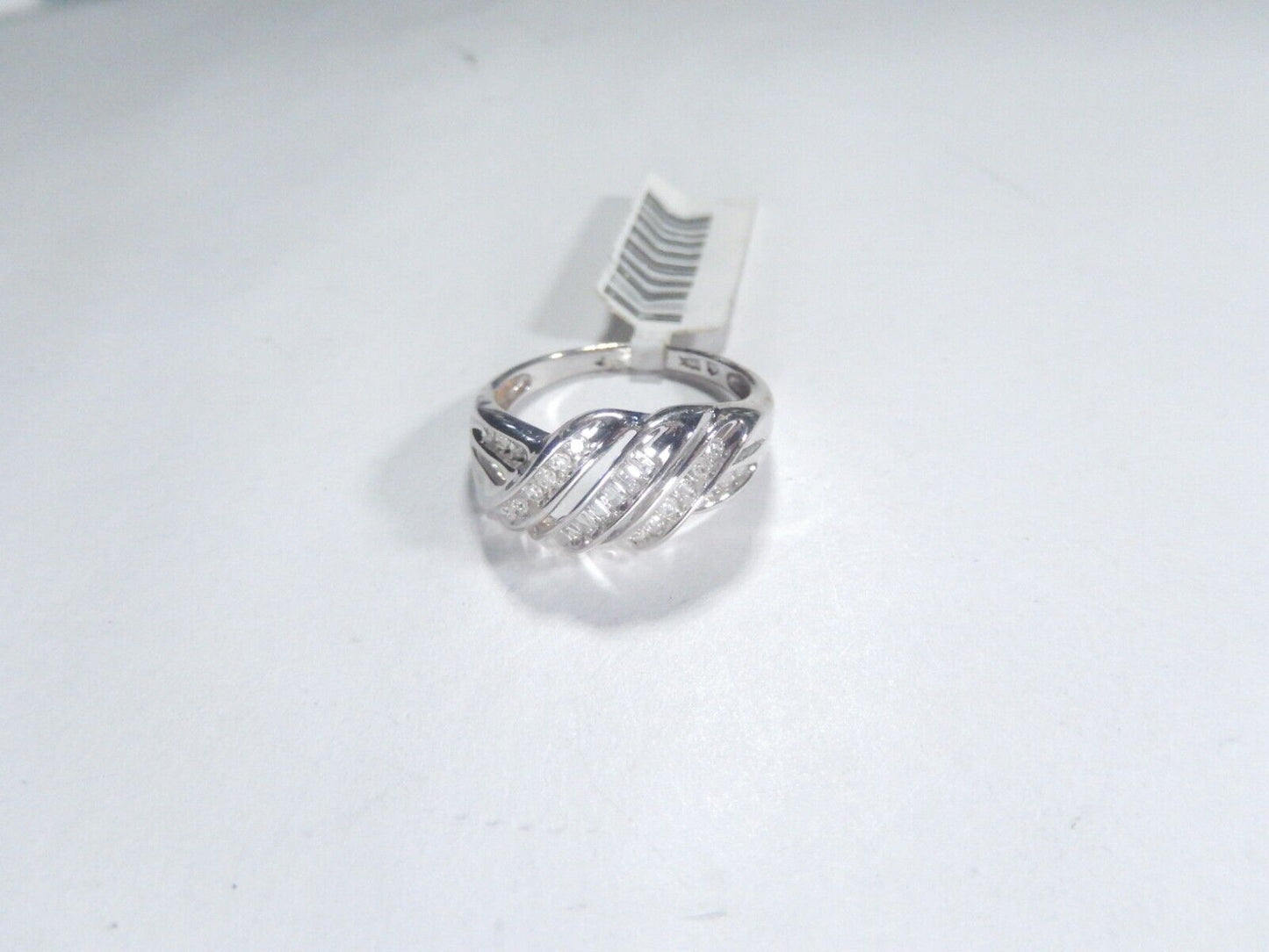 *NWT* 10K White Gold 1/4CT Round & Baguettes Natural Diamond Swirl Ring  Size 7