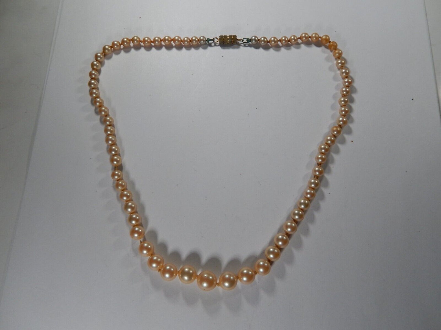 *VINTAGE* 18" Graduated Faux 9mm - 5mm Pearl Bead Knotted Necklace w/Screw Clasp
