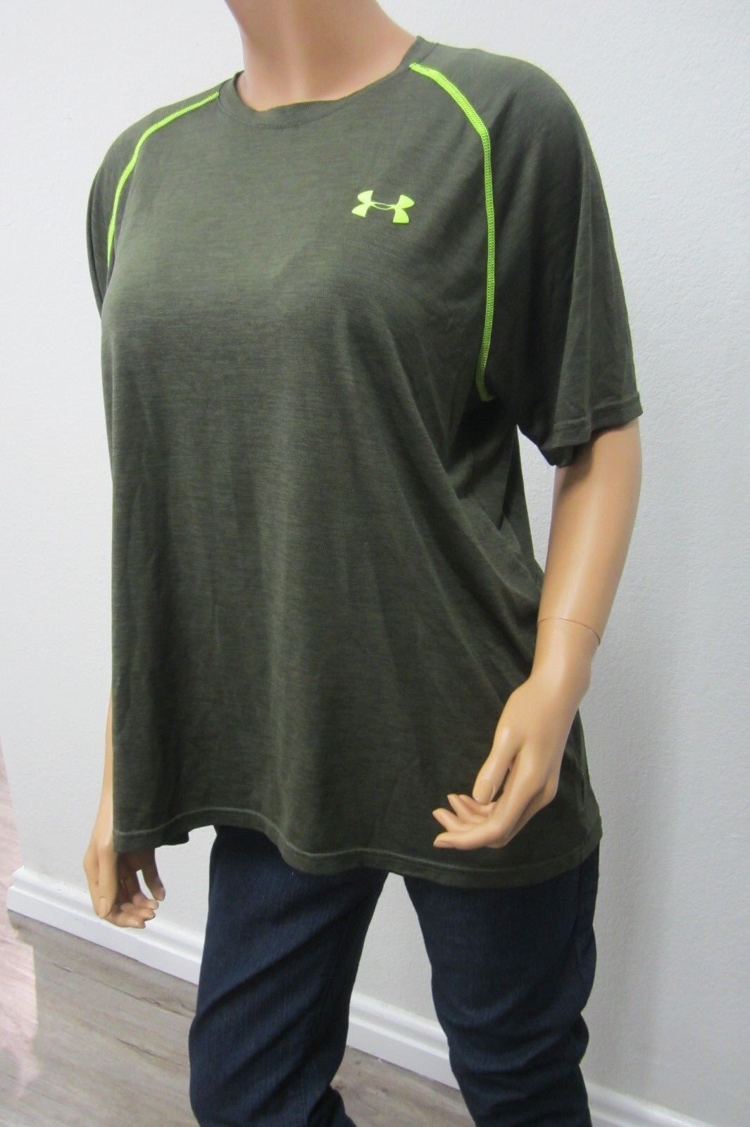 NWOT UNDER ARMOUR HEAT GEAR LADIES  LOOSE FIT ATHLETIC TOP LOGO Size Large