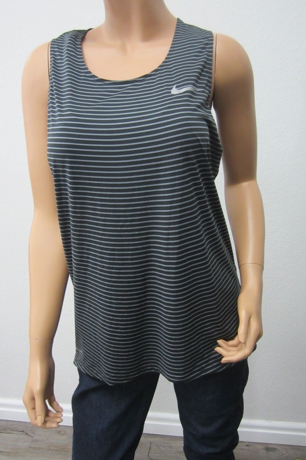 VERY NICE Nike  Women's Active Sleveless Dri-Fit Top  (Size Medium)