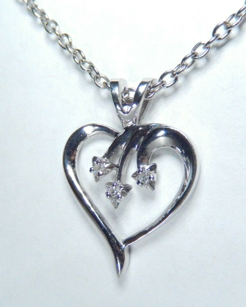 *NWT*  14K White Gold Diamond Heart Pendant W/ 18" Chain