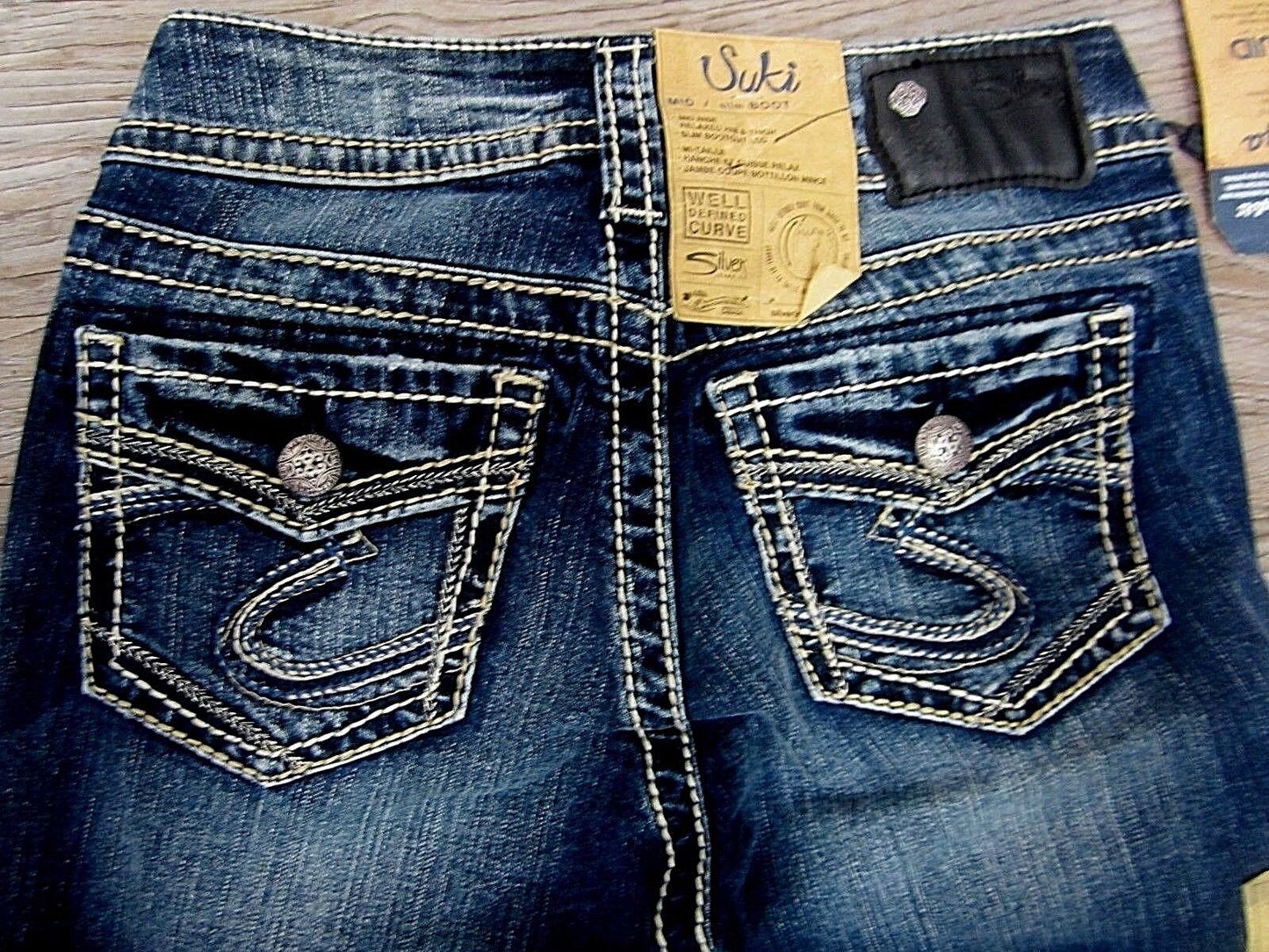 NWT SILVER Suki Mid Rise Slim Boot Medium Dark Wash Fluid Denim Jeans 25 x 33