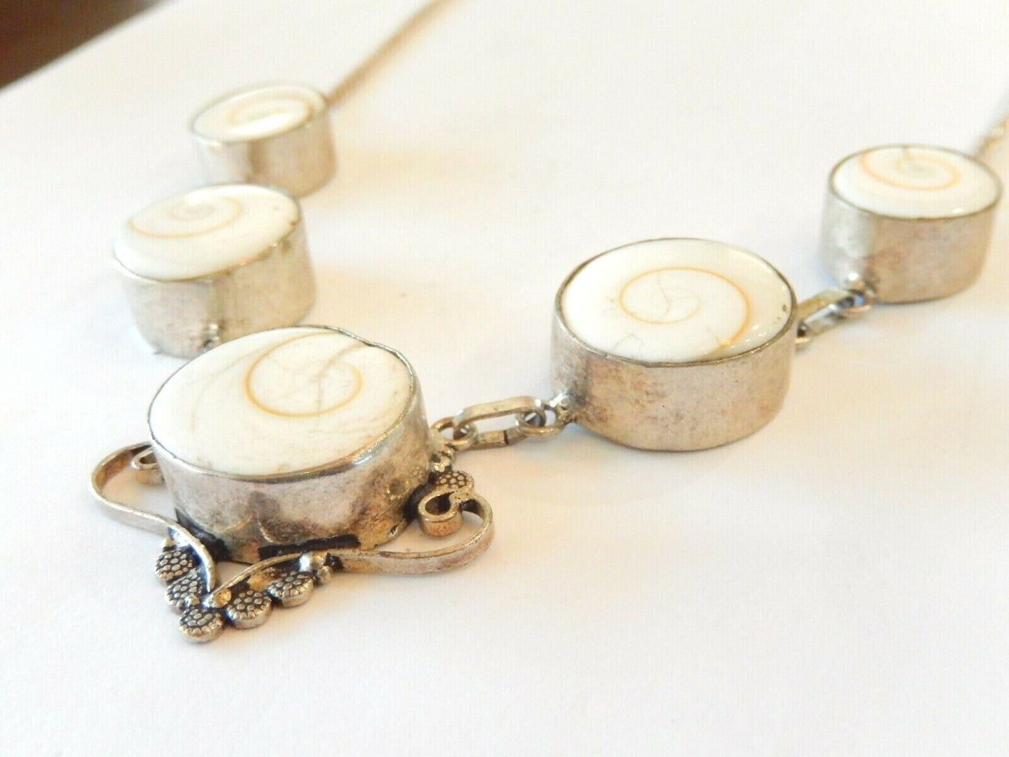 *VINTAGE*  Southwest Native American Sterling Silver White  Agate Necklace 20"